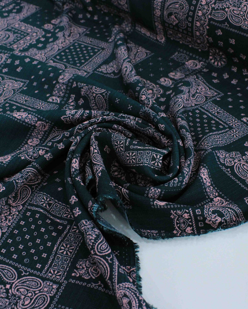 Tecido Viscose Texturizada Cashmere e Recortes Verde Esmeralda e Rosé