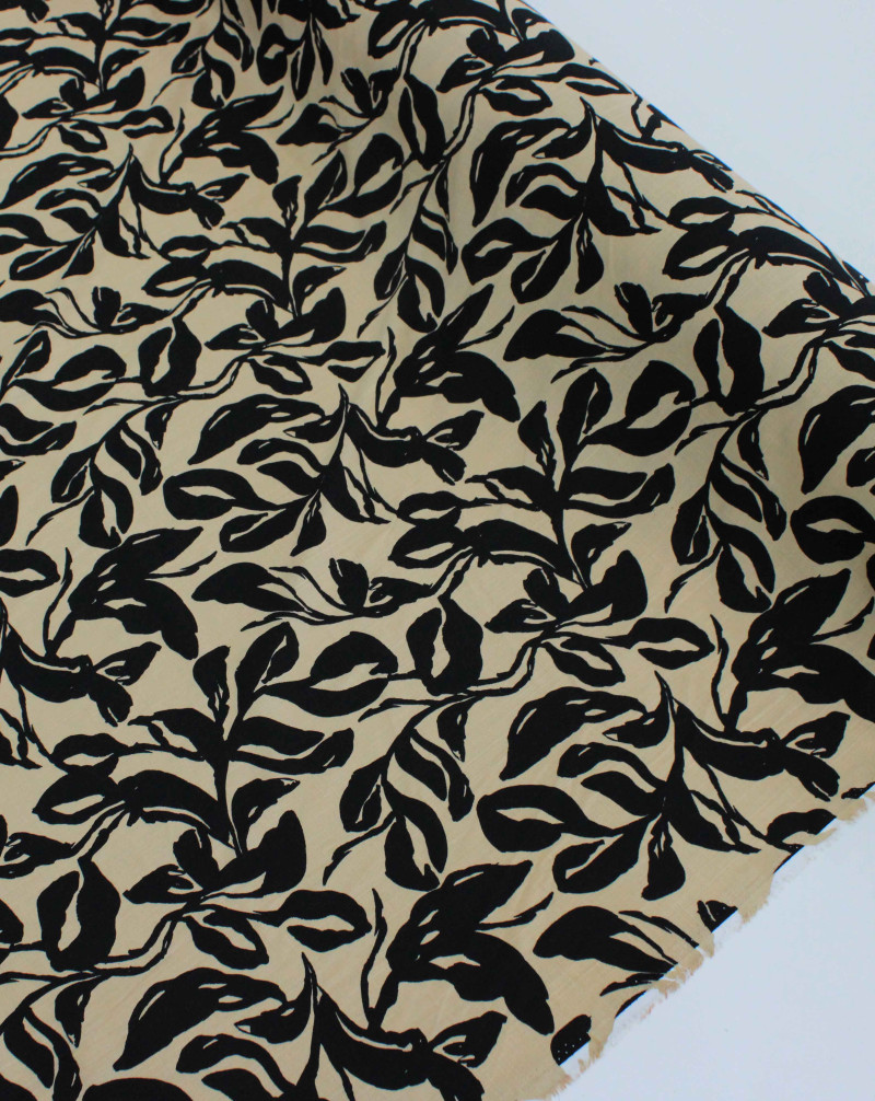 Tecido Viscose Texturizada Folhas Abstratas Preto e Bege