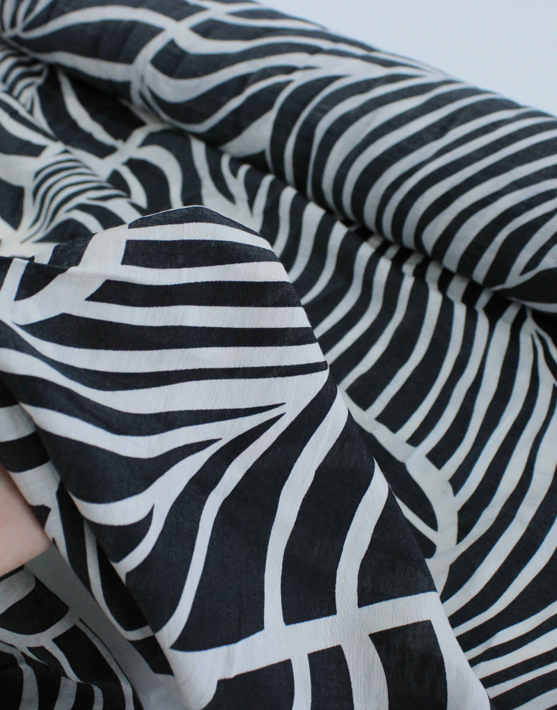 Tecido Viscose Mista com Poliamida Macro Zebras