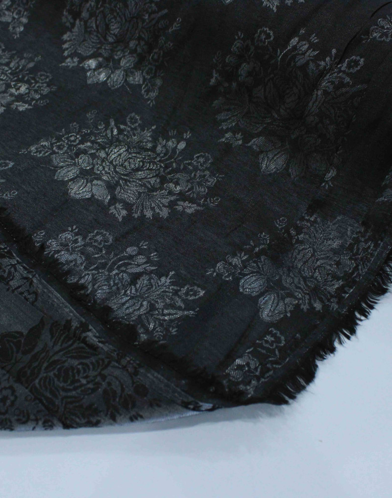 Tecido Cambraia de Algodão Brocado Flores Preto