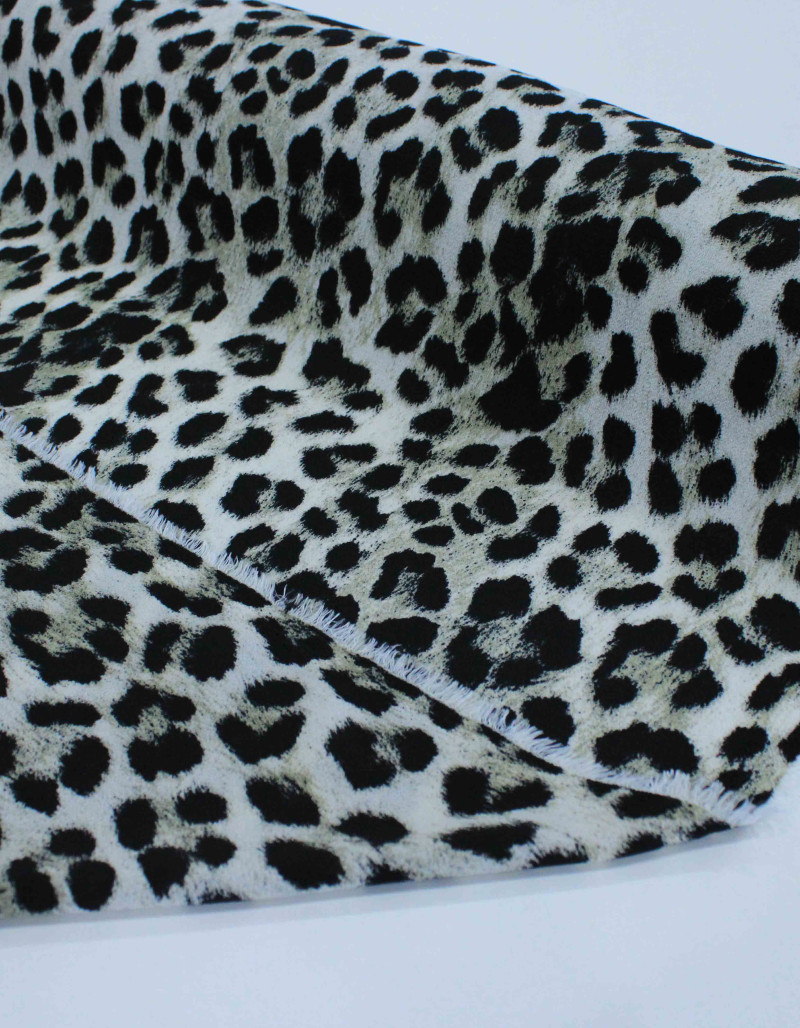 Tecido Crepe Bubble com Elastano Animal Print Cinza