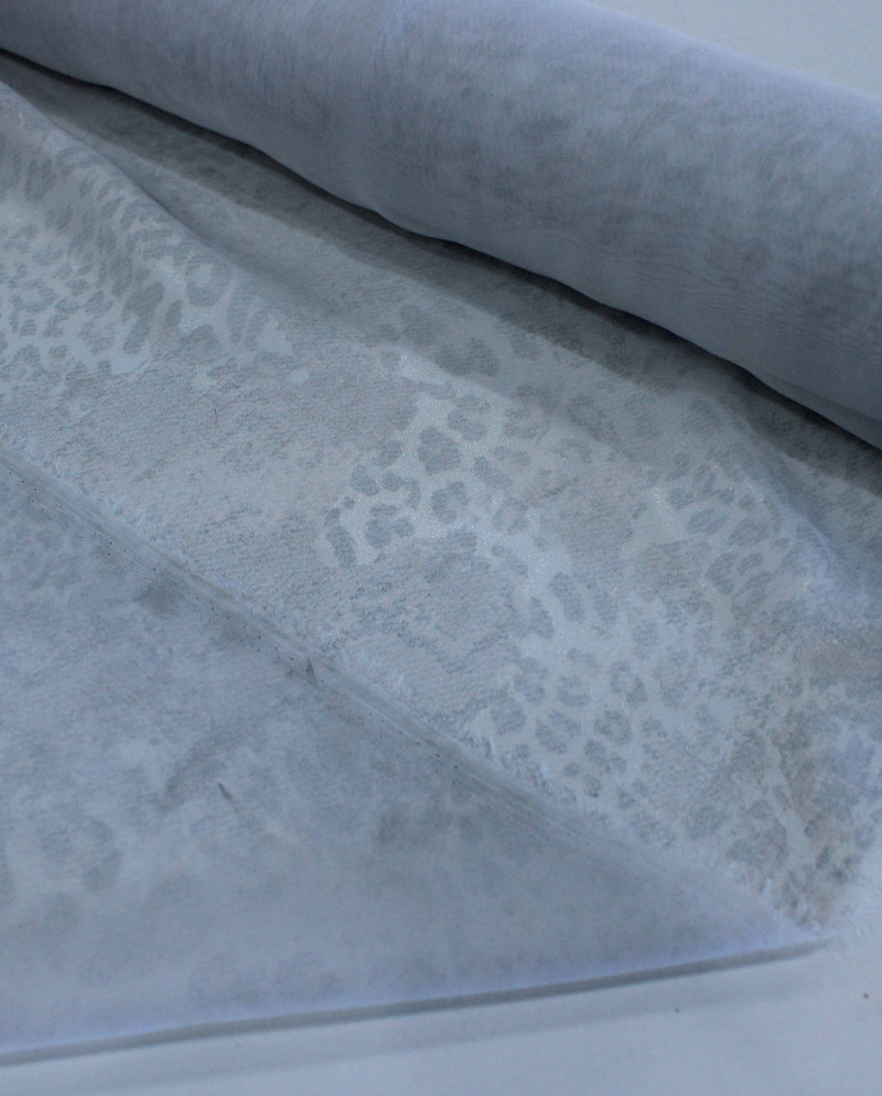 Tecido Crepe Chiffon com Foil Animal Print Cinza Prata