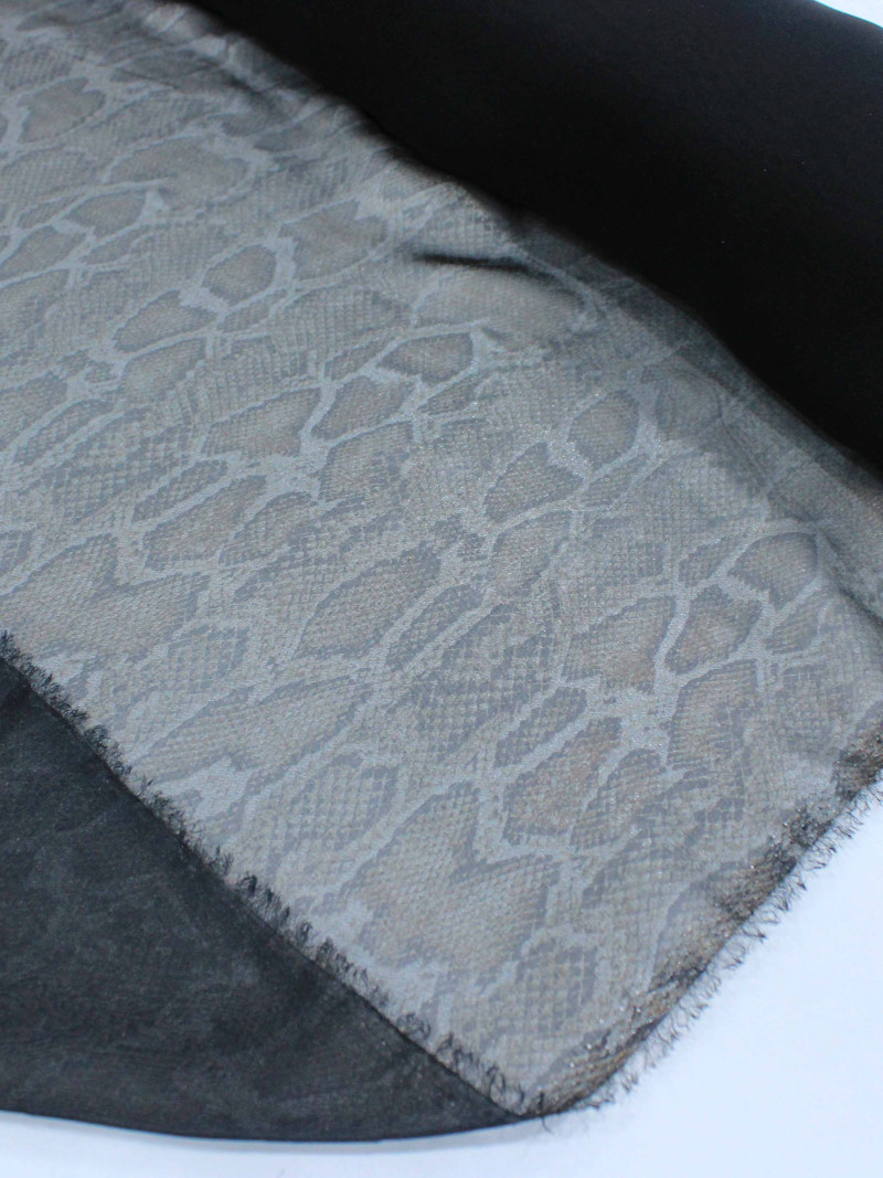 Crepe Chiffon com Foil Animal Print Cobra Preto