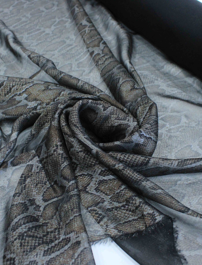 Crepe Chiffon com Foil Animal Print Cobra Preto
