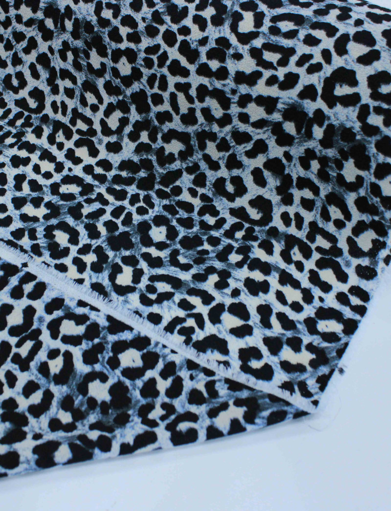Tecido Crepe Bubble com Elastano Animal Print Clássico