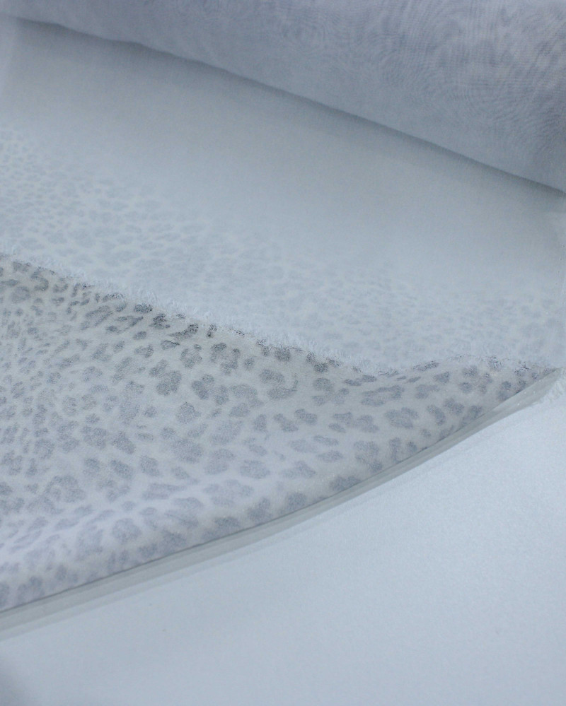 Tecido Crepe Chiffon com Foil Animal Print Classico Prata