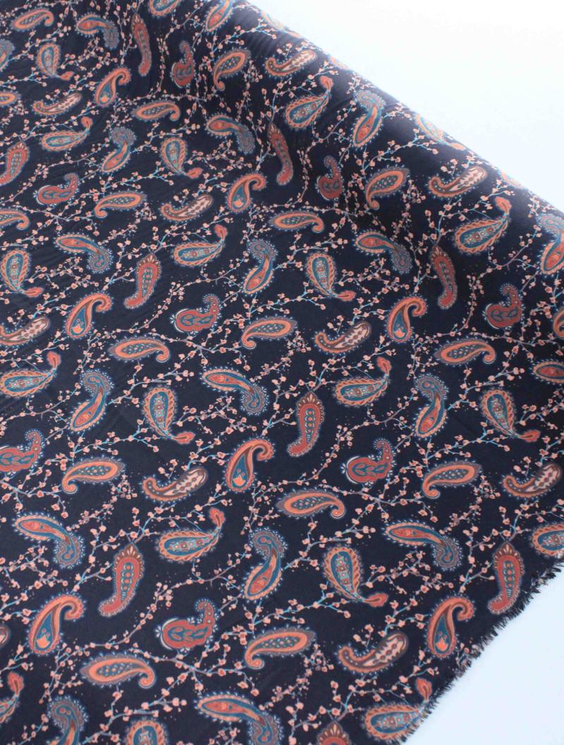 Tecido Viscose Creponada Italiano Micro Cashmere Preto e Coral