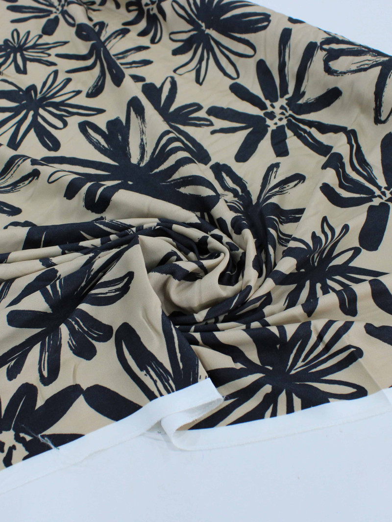 Tecido Viscose Acetinada Italiana Macro Flores Abstratas Preto e Bege