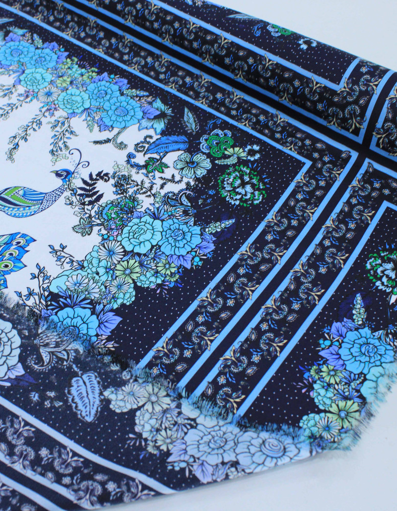 Tecido Crepe Silk Italiano Flores e Pavão Barrado Tons de Azul