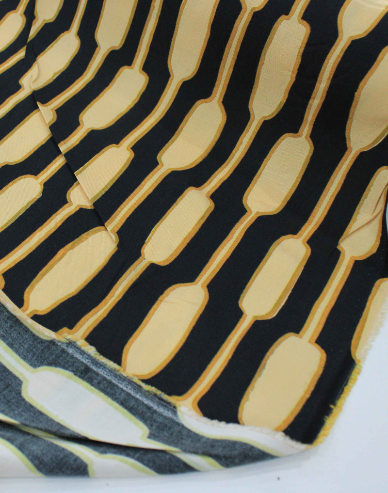 Tecido Viscose Italiana Cordas Abstratas Preto e Tons de Amarelo