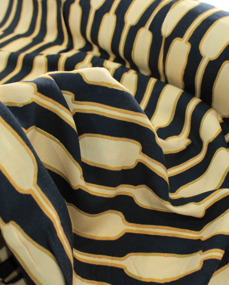 Tecido Viscose Italiana Cordas Abstratas Preto e Tons de Amarelo