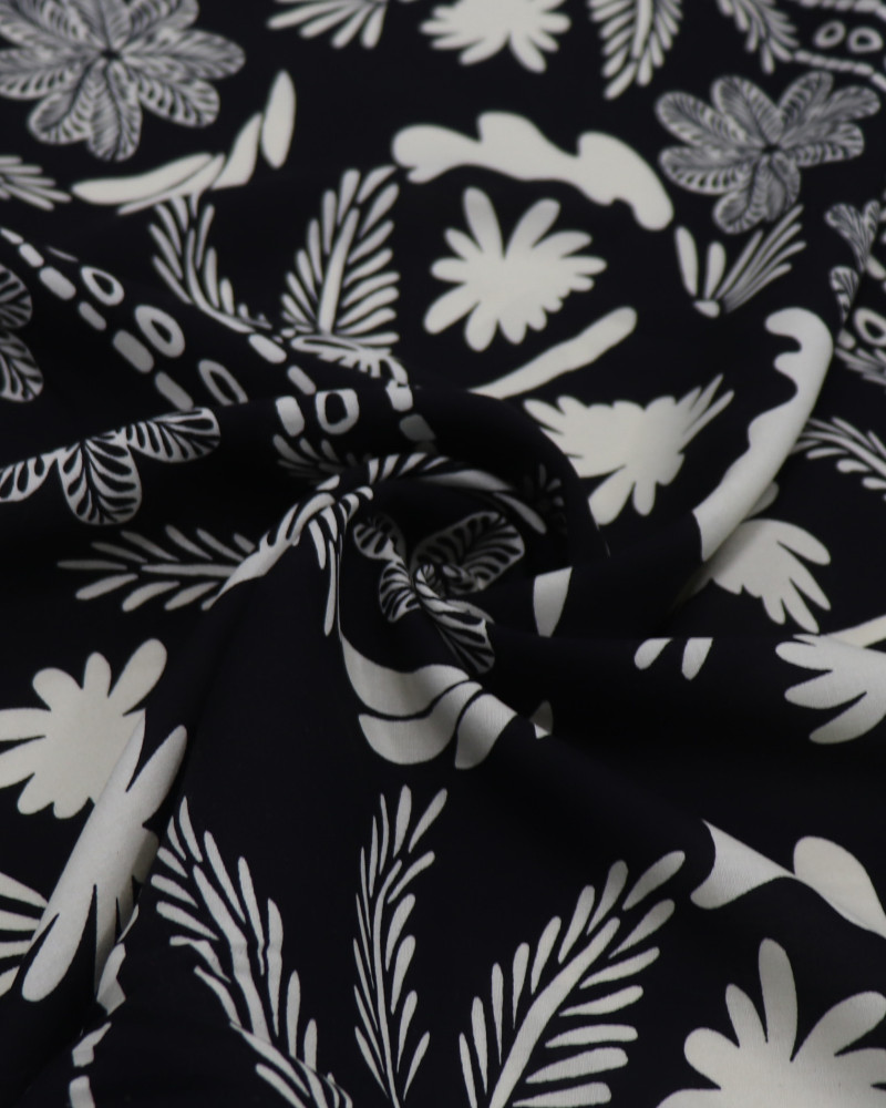 Tecido Viscose Barrado Flores e Coqueiros Offwhite e Preto