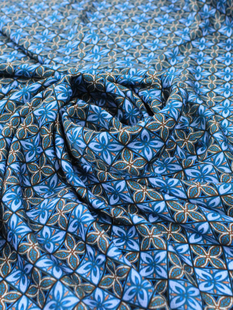 Tecido Crepe Salinas Italiano Floral Geométrico Tons de Azul
