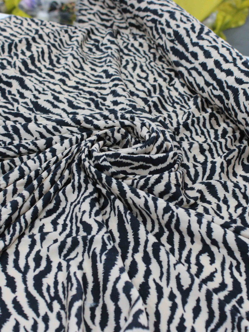 Tecido Viscose Italiano Animal Print Zebra Preto e Bege