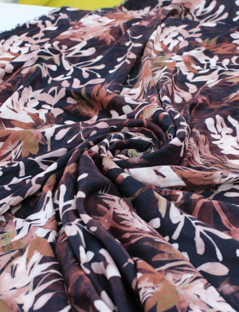 Tecido Crepe Salinas Italiano Flores Abstratas Tons Terrosos