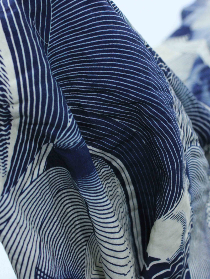 Tecido Viscose Italiano Linhas Abstratas Tons de Azul