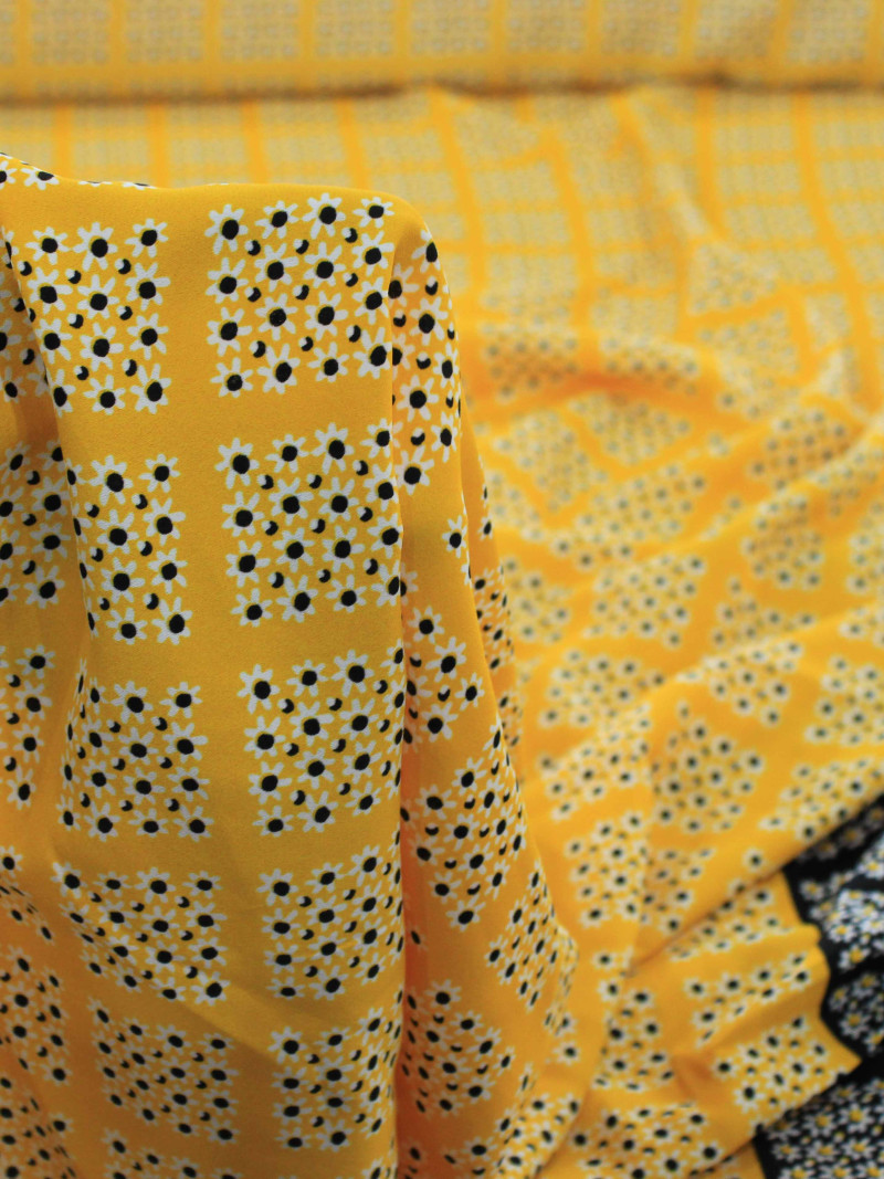Tecido Crepe GGT Geométrico Amarelo e Preto
