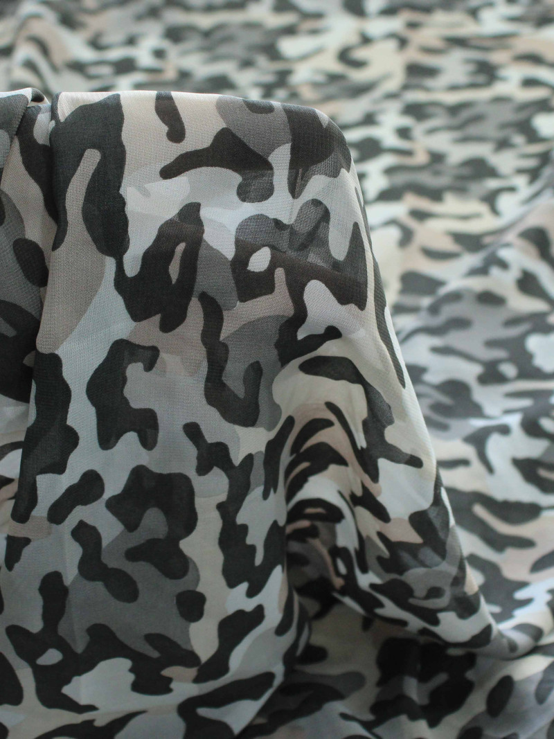 Tecido Crepe Chiffon Camuflado Tons de Verde