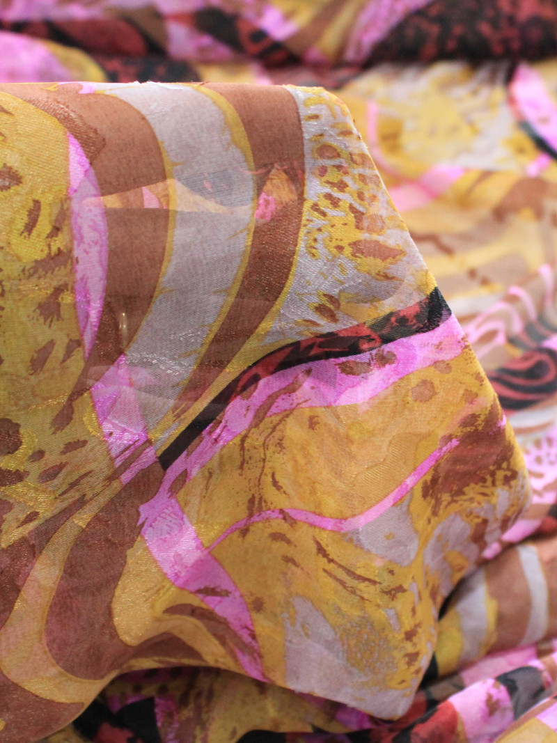 Tecido Crepe Chiffon Brocado Desenhos Abstratos Tons Terrosos e Rosa