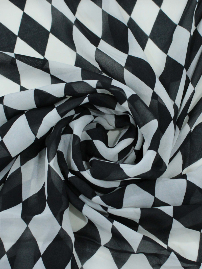 Tecido Crepe Chiffon Losangos Preto e Branco
