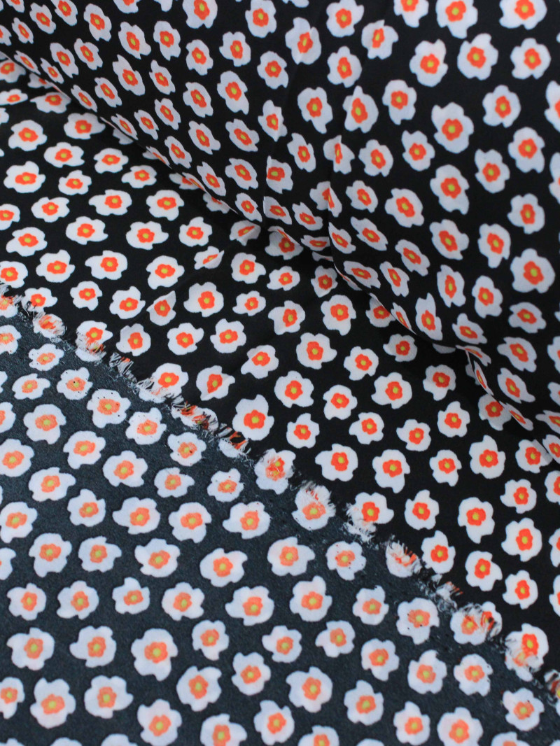 Tecido Crepe GGT Micro Floral Preto e Laranja
