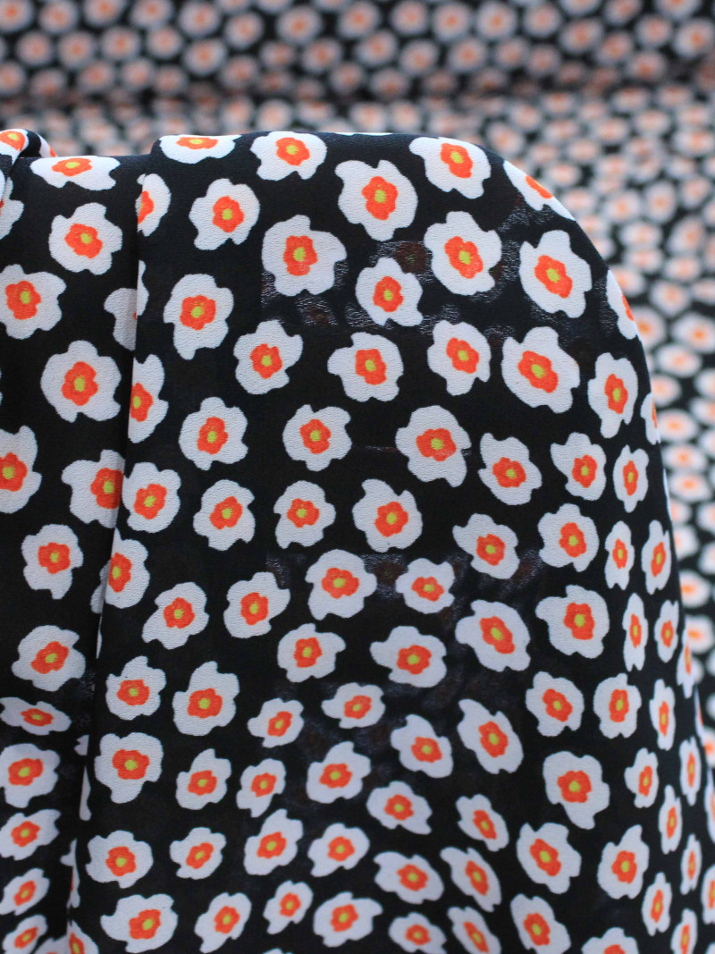 Tecido Crepe GGT Micro Floral Preto e Laranja