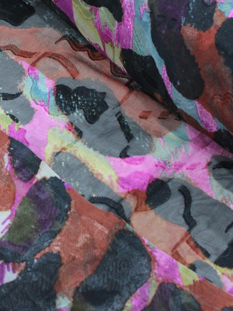 Tecido Crepe Chiffon Brocado Maxi Animal Print Rosa e Preto