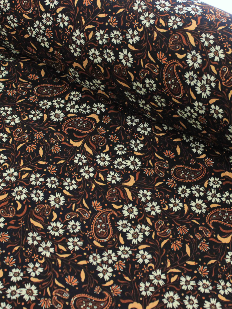 Tecido Viscose Texturixzada Preto e Tons Terrosos