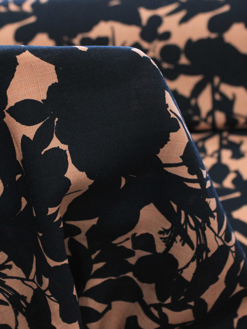 Tecido Viscose Folhas Nude e Preto