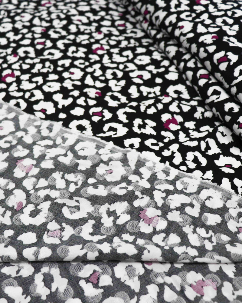 Tecido Viscose Brocada Animal Print Branco, Rosa e Preto