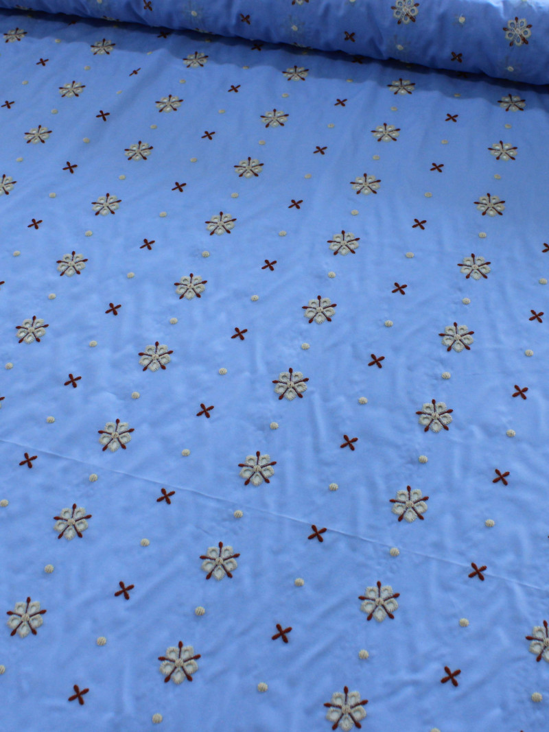 Tecido Cambraia de Algodão Bordada Flor Gravataria Azul e Vermelho