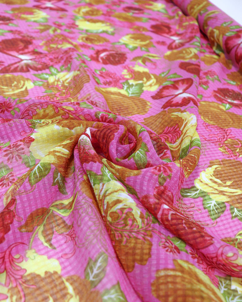 Tecido Crepe Chiffon Texturizado Italiano Macro Borboletas e Rosas Vermelha e Rosa