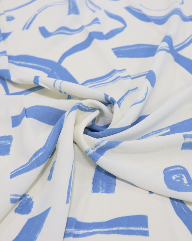 Tecido Crepe Koshibo Pinturas Abstratas Azul Celeste e Offwhite
