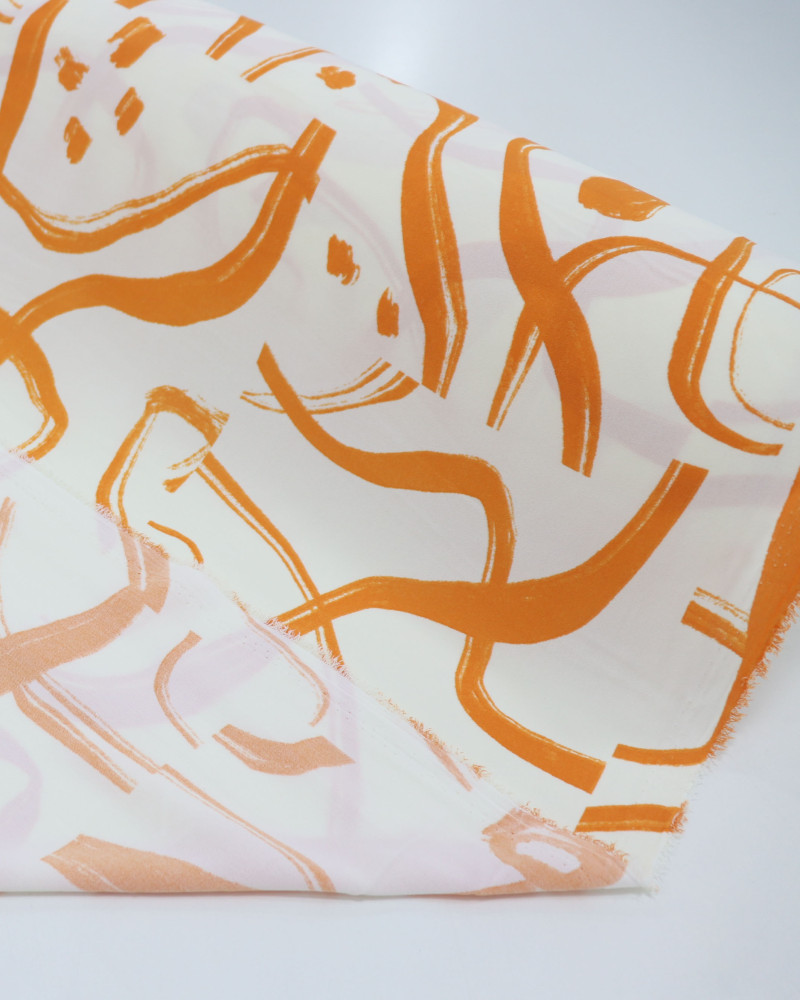 Tecido Crepe Koshibo Pinturas Abstratas Laranja e Offwhite