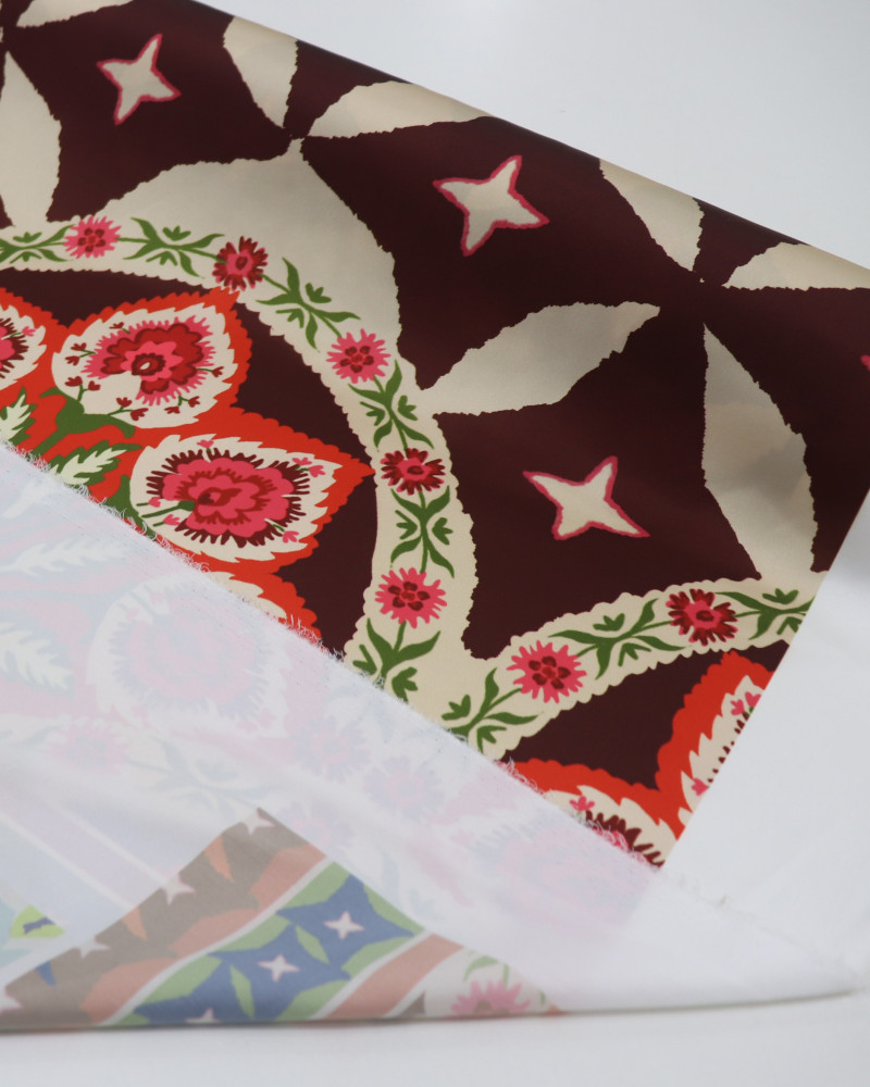 Tecido Crepe Silk Italiano Quadrados Multi Estampas