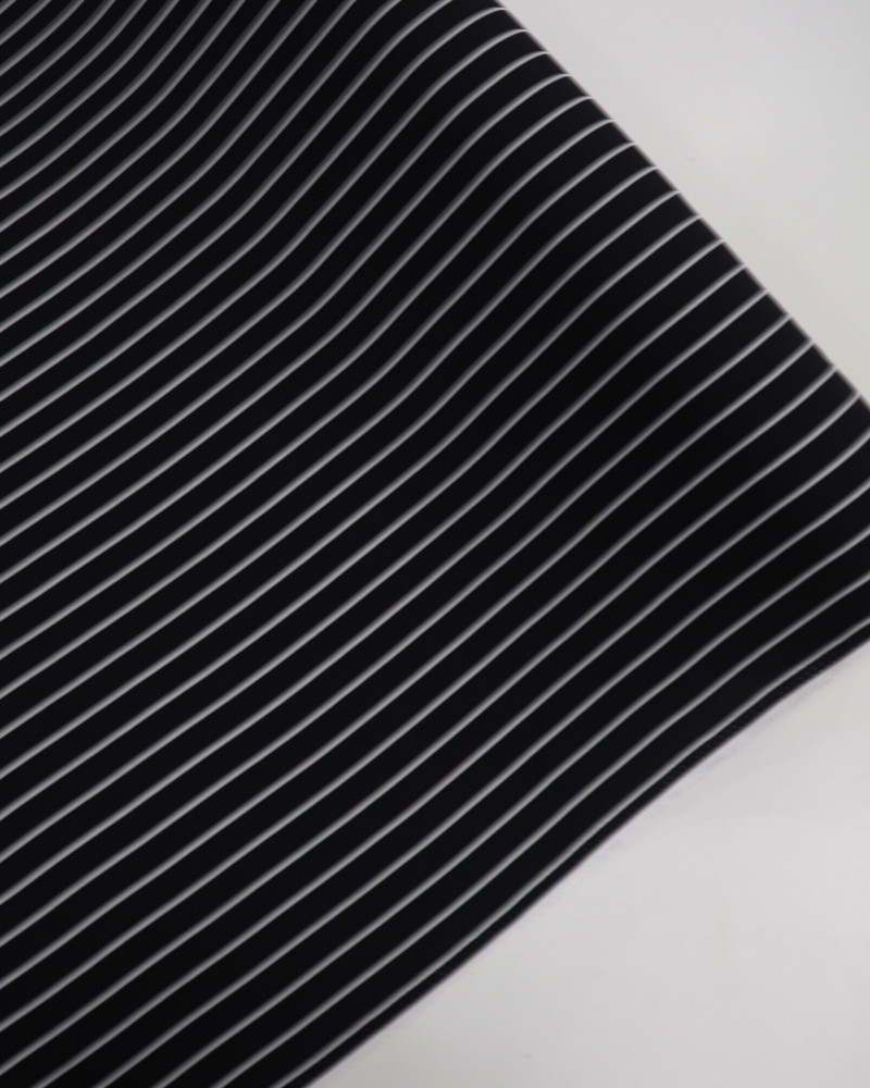Tecido Viscose Texturizada Listrado Branco e Preto