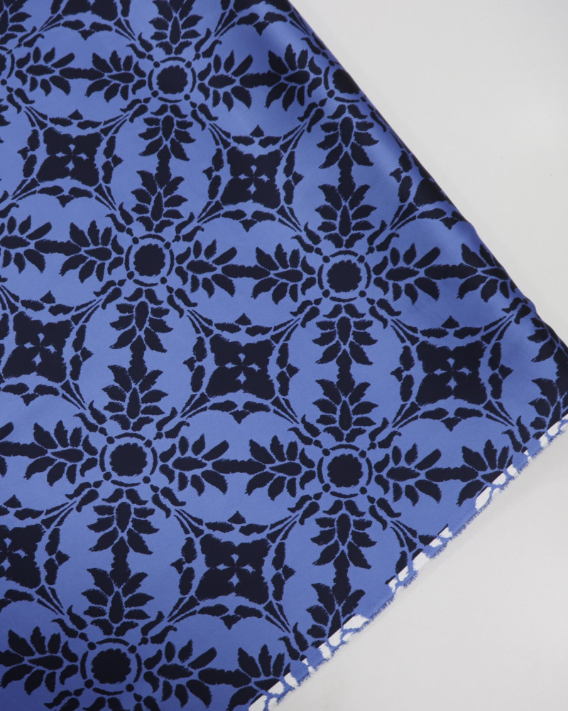Tecido Crepe Silk Italiano Estampa e Barrado Tons de Azul