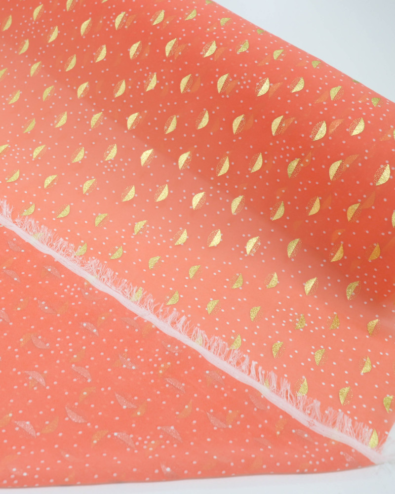 Tecido Crepe Chiffon Toque de Seda com Foil Micro Poá Branco e Coral