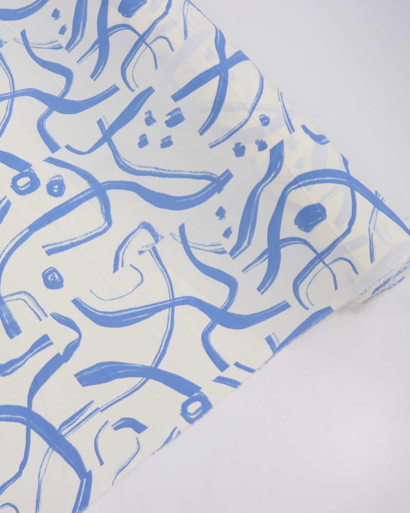 Tecido Crepe Koshibo Pinturas Abstratas Azul Celeste e Offwhite