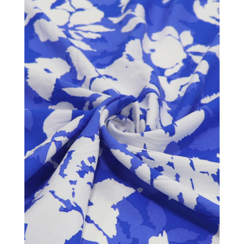 Tecido Viscose Macro Flores Branco e Tons de Azul