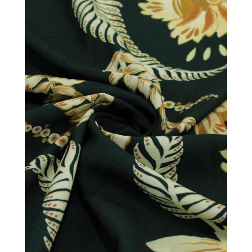 Tecido Viscose Premium Estampa Floral em Macro Recortes Creme e Verde Floresta