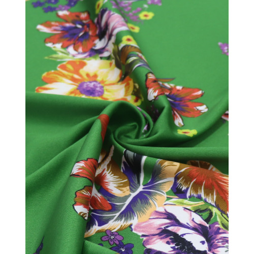 Tecido Crepe Silk Italiano Buquê e Folhagens Colorido e Verde Bandeira