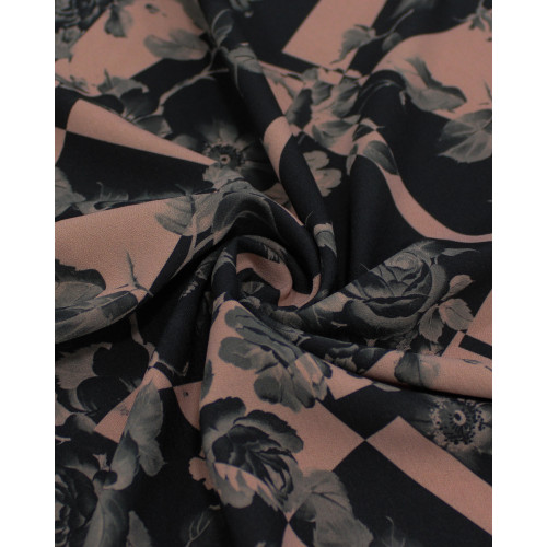 Tecido Micro Fibra Alfaiataria Flores em Recortes Irregulares Preto e Rosa Chá