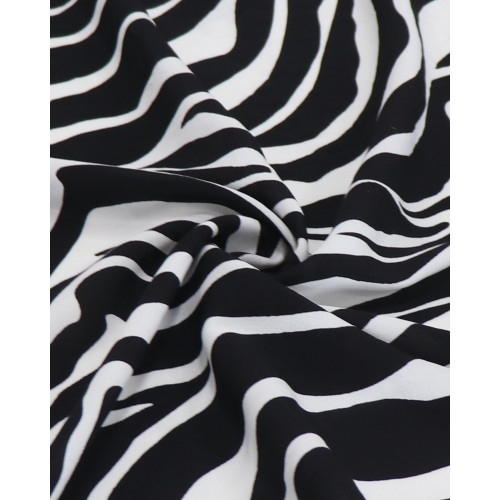 Tecido Crepe de Viscose Italiano Animal Print P/B