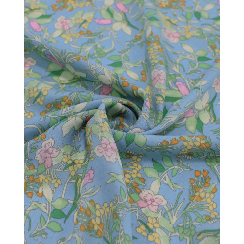 Tecido Crepe Chiffon Grosso Ramos Florais Delicados Colorido e Azul Claro