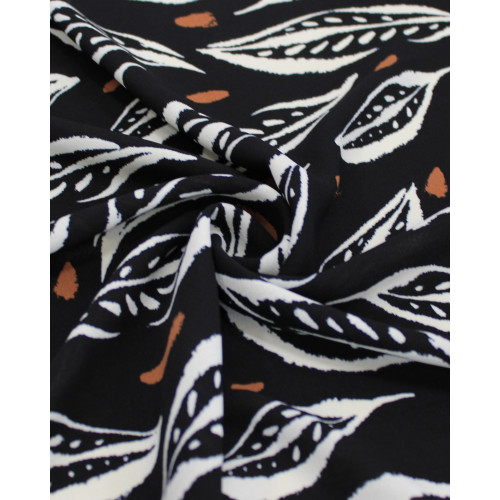 Tecido Crepe Koshibo Macro Folhas Marrom, Branco e Preto