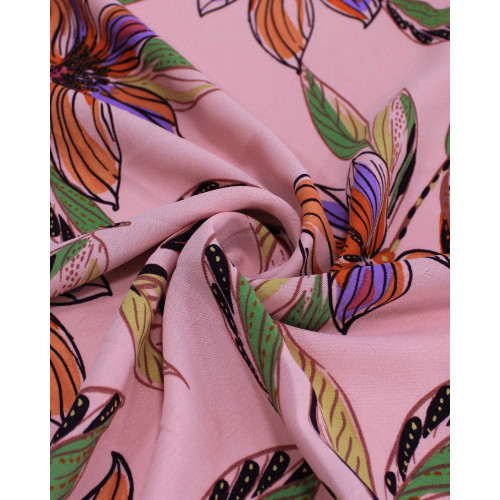 Tecido Crepe Koshibo Macro Flores Colorido e Rosa Claro