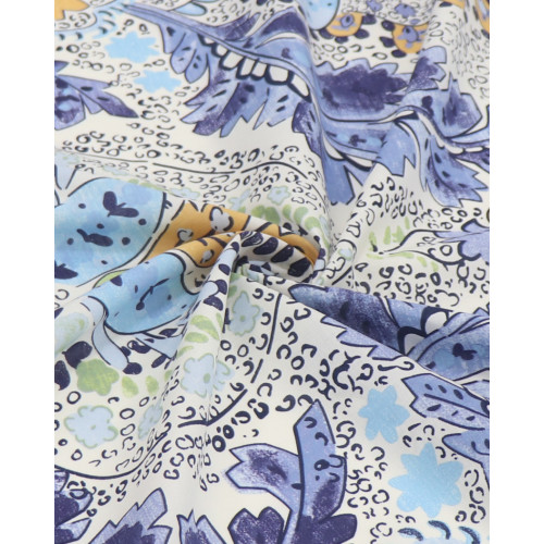 Tecido Cambraia de Algodão Macro Ramos e Arabescos Tons de Azul e Branco