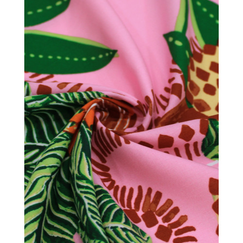 Tecido Viscose Macro Tucanos e Folhagens Terracota, Verde e Rosa
