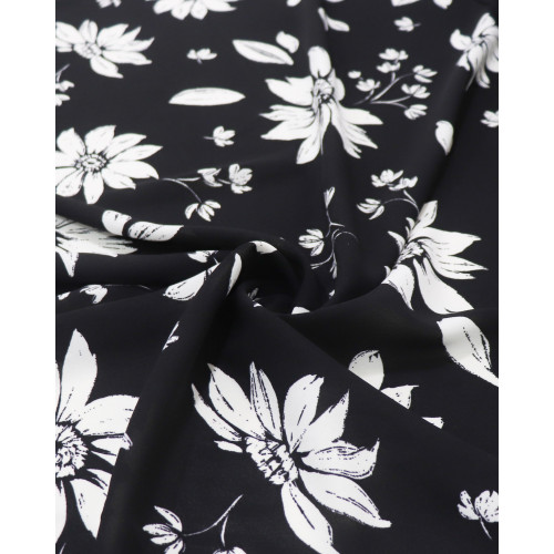 Tecido Crepe Koshibo Leve Margaridas Branco e Preto